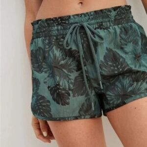 Aerie summer shorts green S
